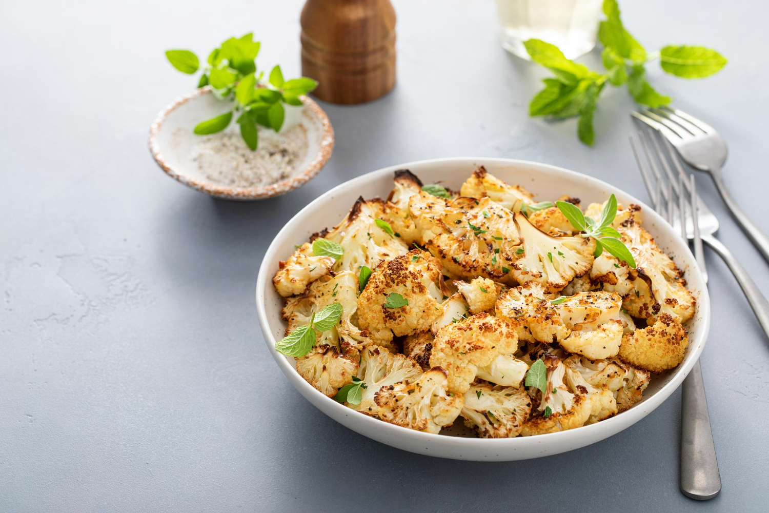 Krispig blomkål i airfryer med vitlök och parmesan.