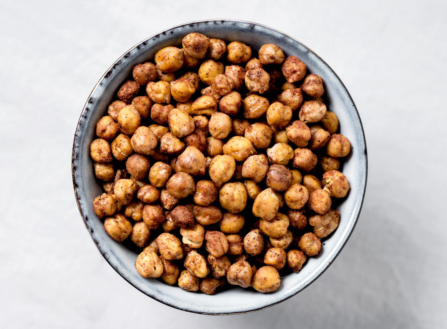 Krispiga kikärter i airfryer med gyllenbrun färg.